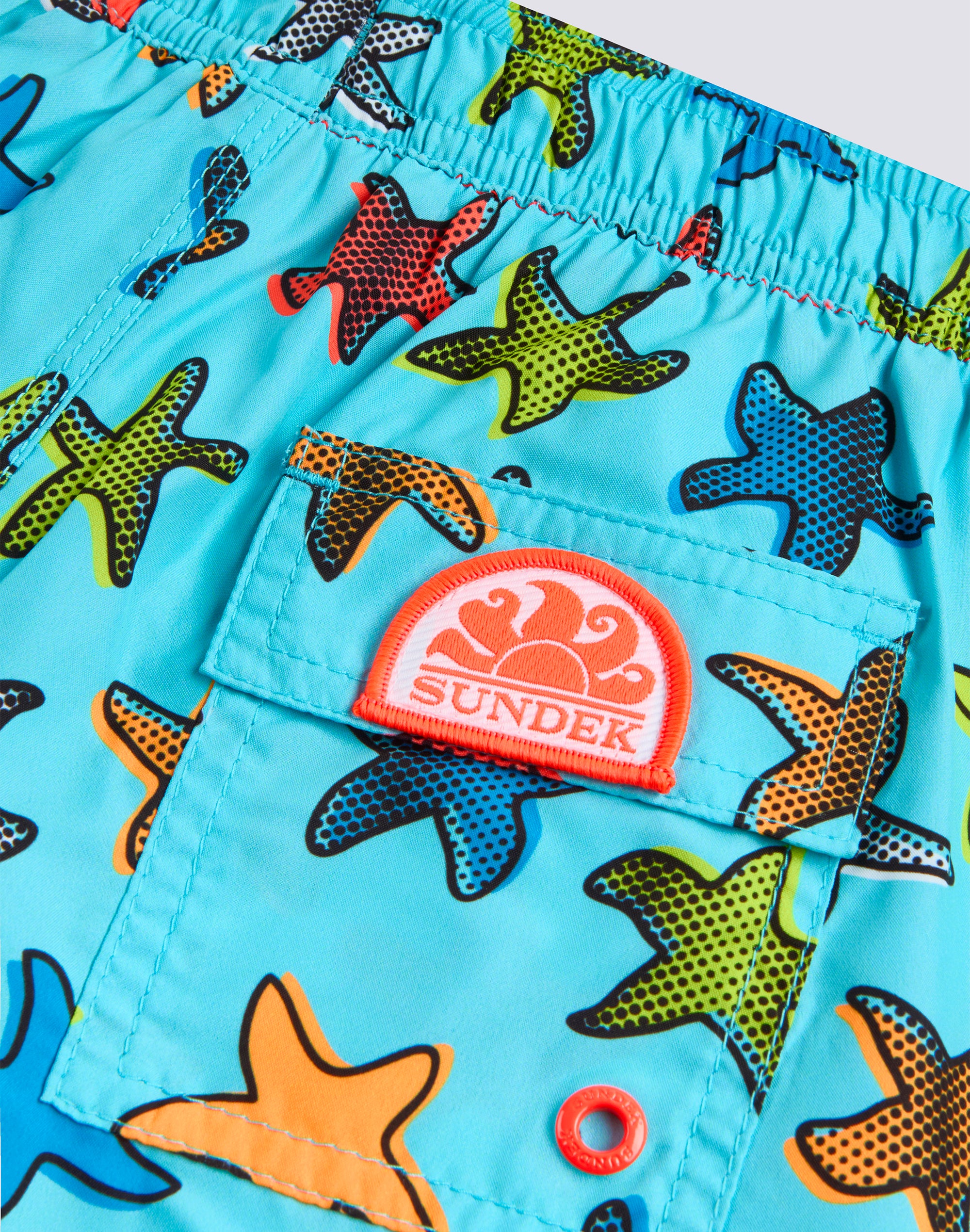 COSTUME DA BAGNO BAMBINO CORTO VITA ELASTICATA STAMPA HAPPY STAR IN POLIESTERE RICICLATO REPREVE® - Image 3