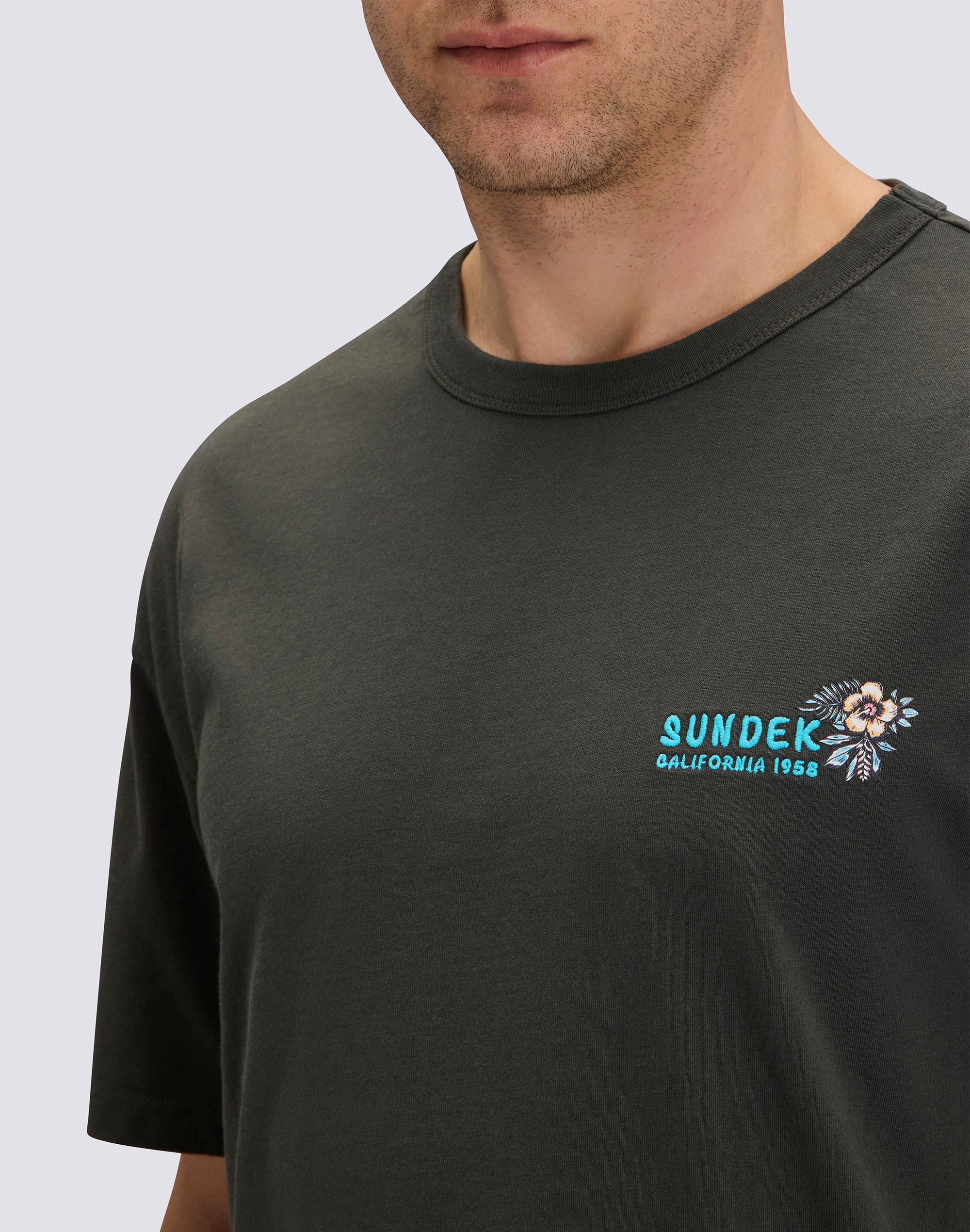 T-SHIRT DA UOMO A GIROCOLLO CON STAMPA E RICAMO SUNDEK CALIFORNIA 1958 - Image 4