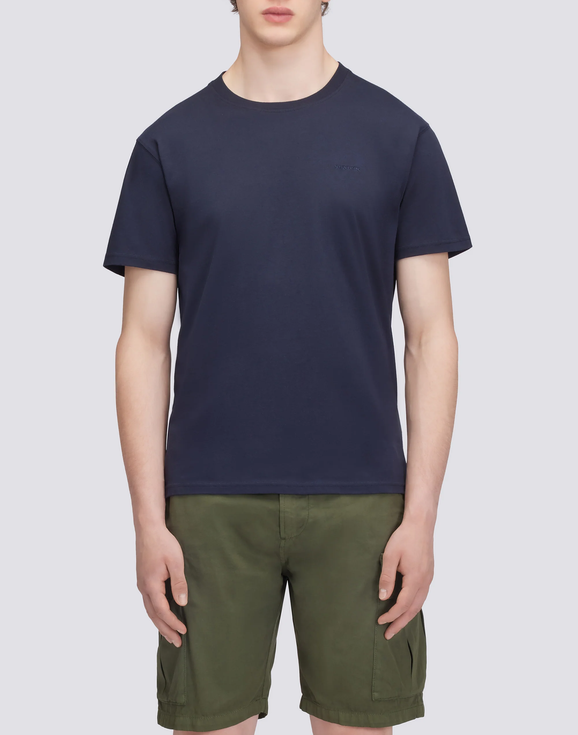 T-SHIRT A TINTA UNITA CON RICAMO