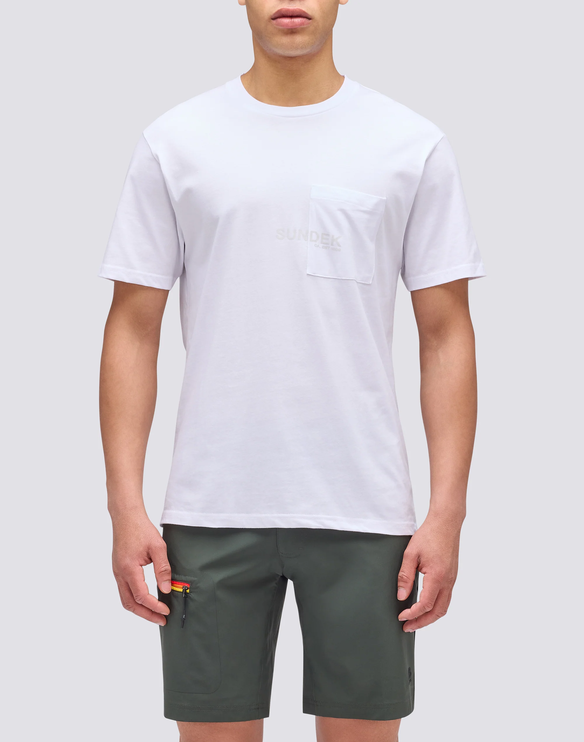T-SHIRT CON TASCA E STAMPA