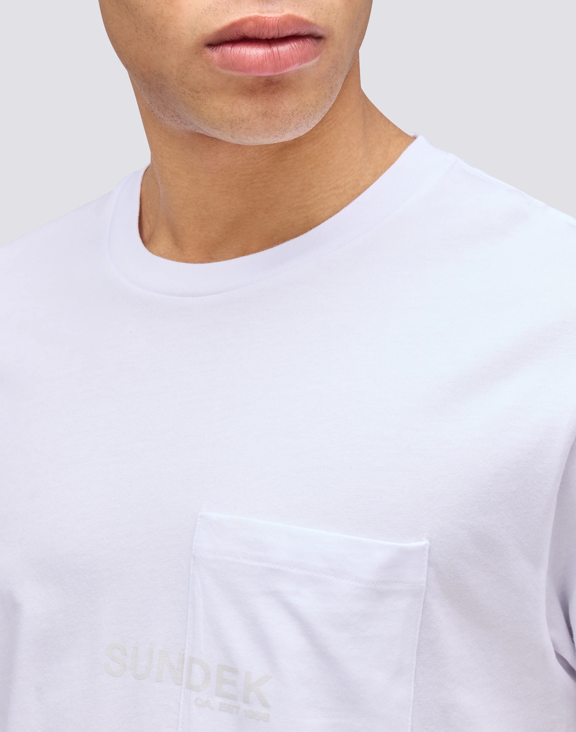 T-SHIRT CON TASCA E STAMPA - Image 4