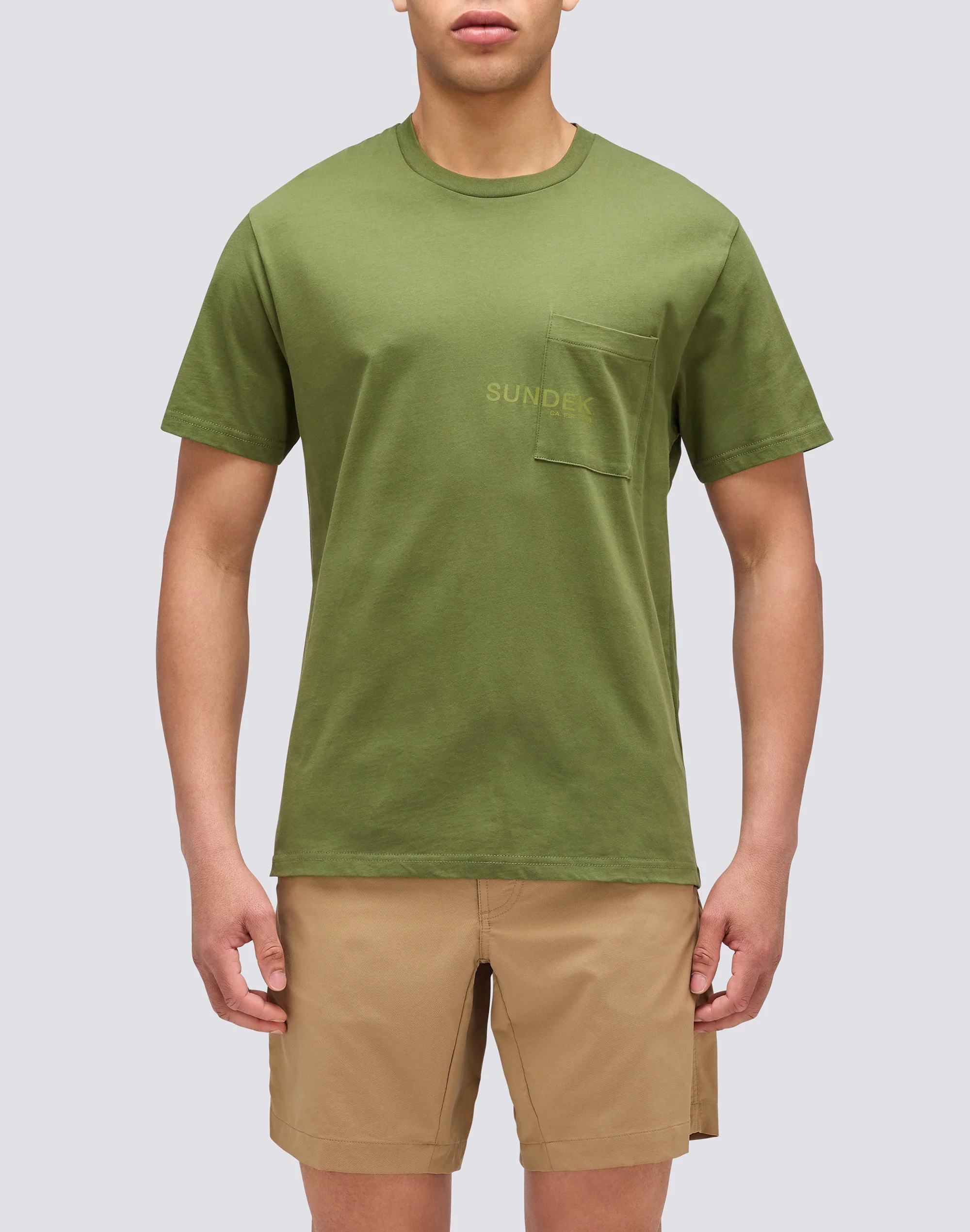 T-SHIRT CON TASCA E STAMPA