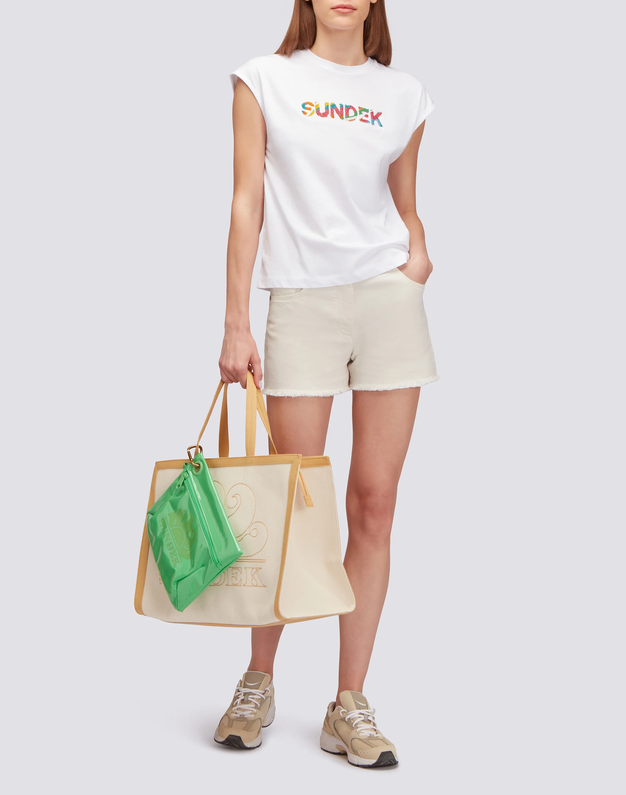 T-SHIRT SMANICATA CON RICAMO - Image 4