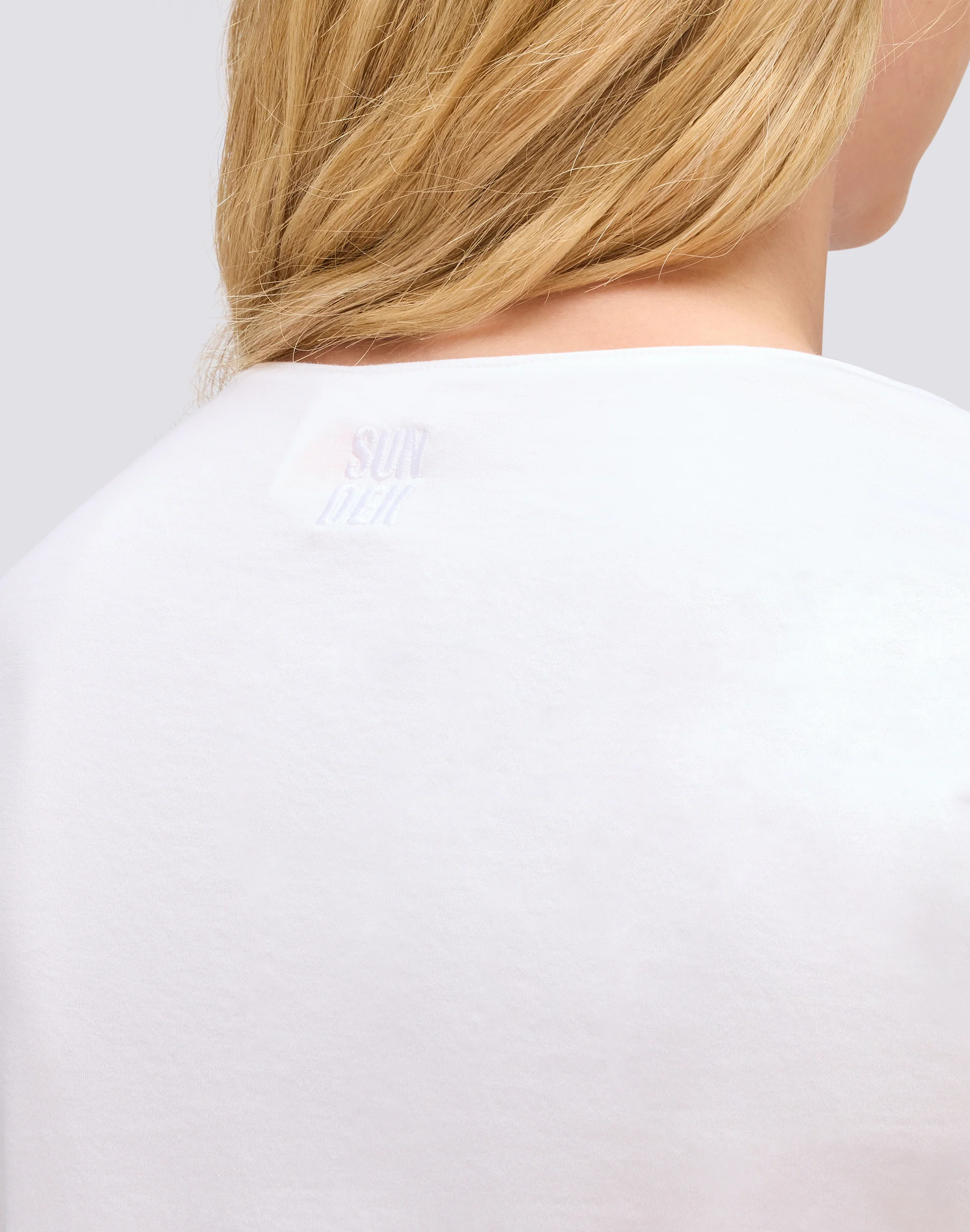 T-SHIRT DONNA CON COLLO AMPIO E NODO FRONTALE - Image 3